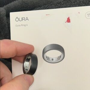Oura Ring 4 Stealth - size 11